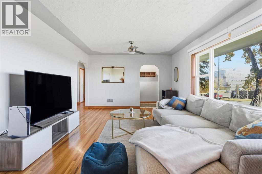3003 25 Street Sw, Calgary, Alberta  T3E 1Y2 - Photo 9 - A2264521