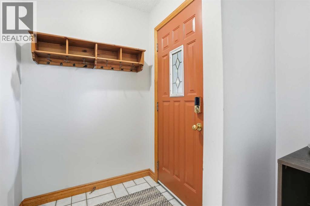 3003 25 Street Sw, Calgary, Alberta  T3E 1Y2 - Photo 3 - A2264521
