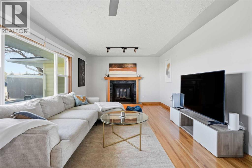 3003 25 Street Sw, Calgary, Alberta  T3E 1Y2 - Photo 5 - A2264521