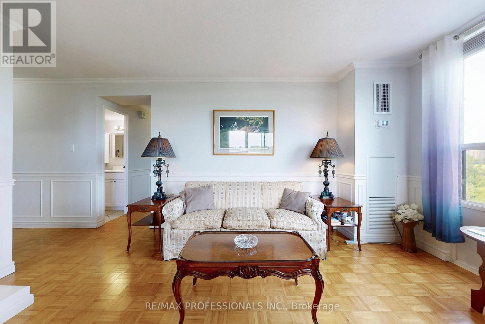806 - 1535 Lakeshore Road E, Mississauga, Ontario  L5E 3E2 - Photo 6 - W12470154