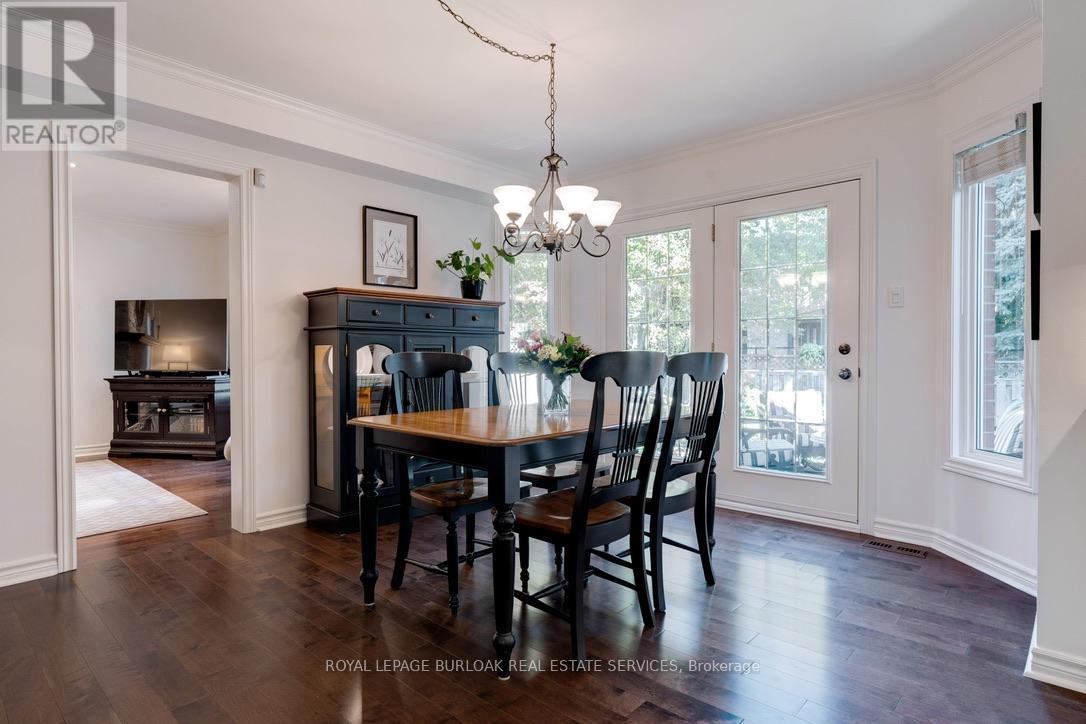 537 Harmony Avenue, Burlington, Ontario  L7N 3S5 - Photo 12 - W12470160