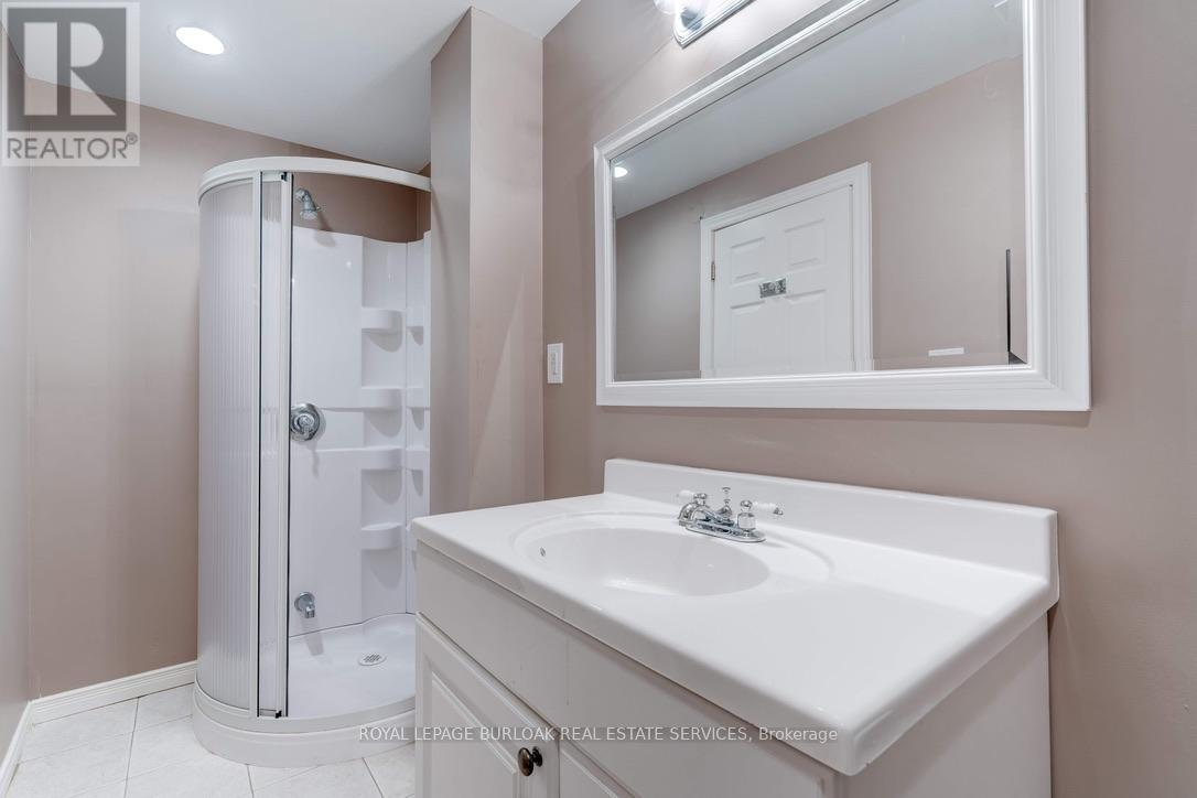 537 Harmony Avenue, Burlington, Ontario  L7N 3S5 - Photo 35 - W12470160