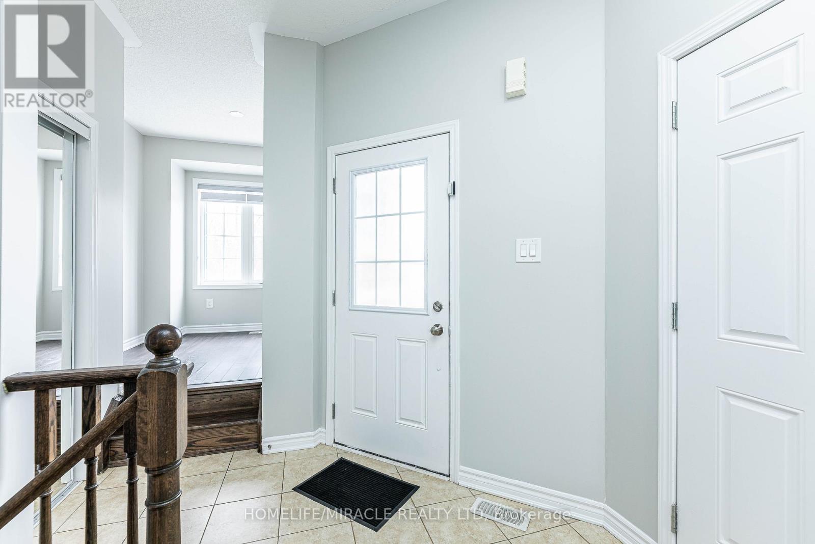 1633 Clitherow Street, Milton, Ontario  L9E 0A2 - Photo 6 - W12470167