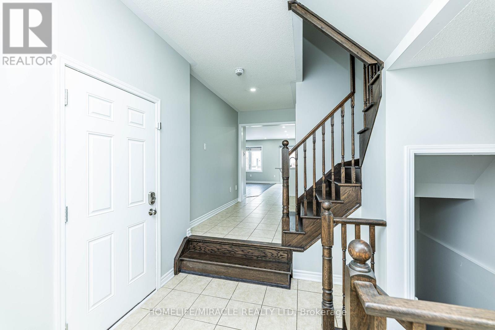 1633 Clitherow Street, Milton, Ontario  L9E 0A2 - Photo 7 - W12470167