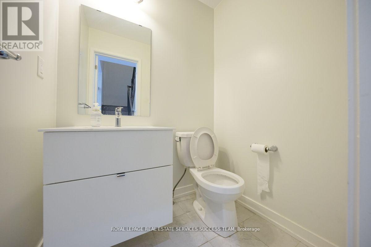 3074 Ernest Appelbe Boulevard, Oakville, Ontario  L6H 0M1 - Photo 11 - W12470173
