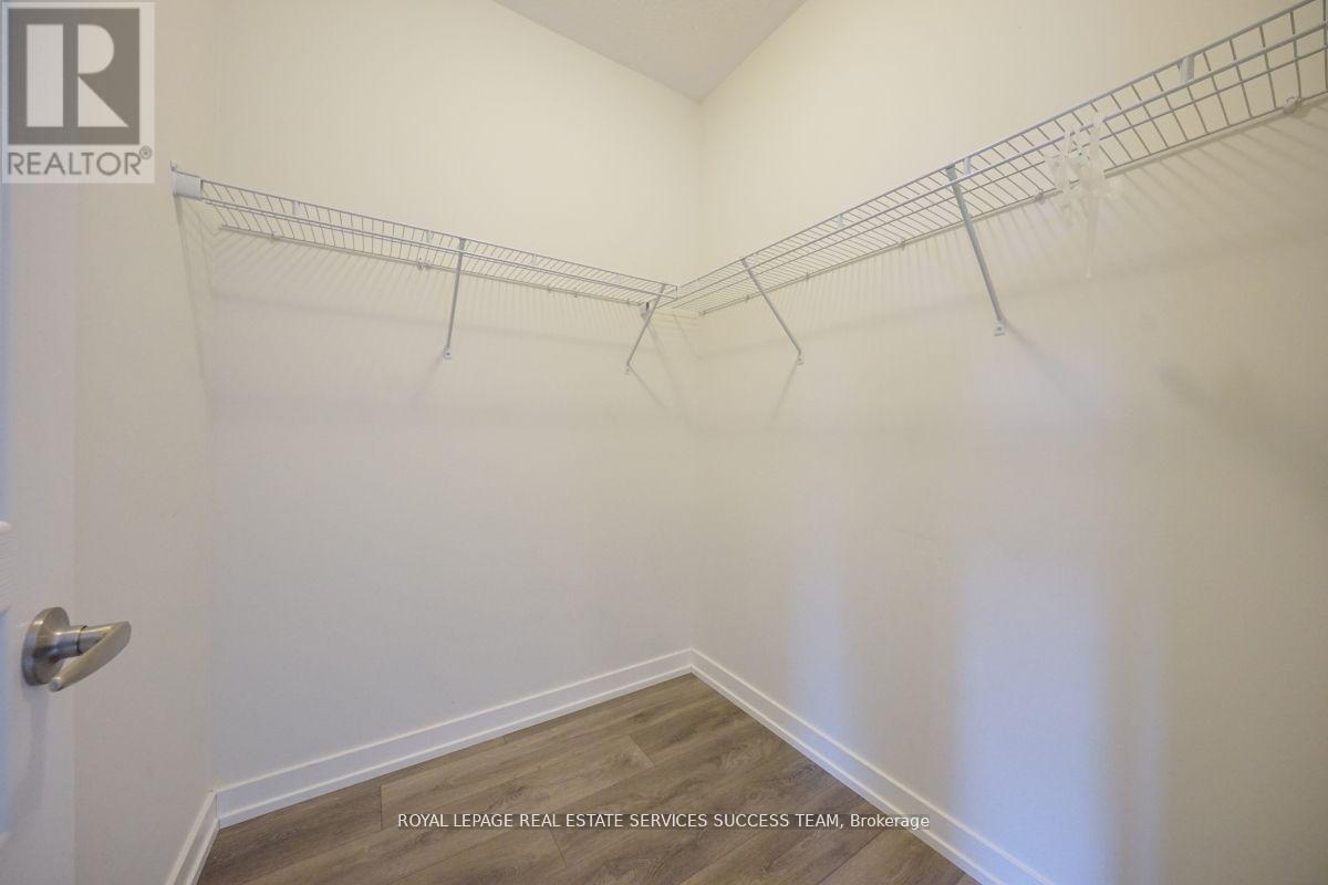 3074 Ernest Appelbe Boulevard, Oakville, Ontario  L6H 0M1 - Photo 16 - W12470173