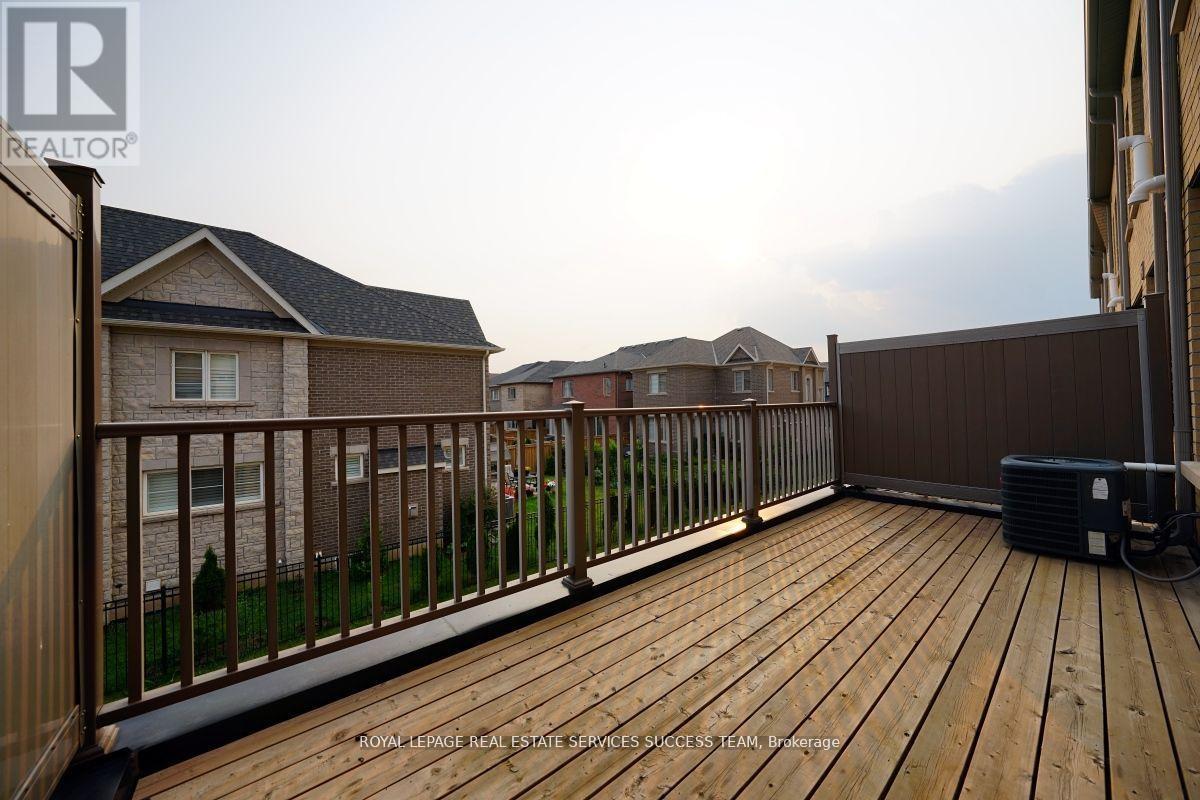 3074 Ernest Appelbe Boulevard, Oakville, Ontario  L6H 0M1 - Photo 22 - W12470173