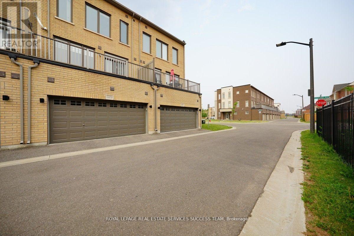 3074 Ernest Appelbe Boulevard, Oakville, Ontario  L6H 0M1 - Photo 23 - W12470173