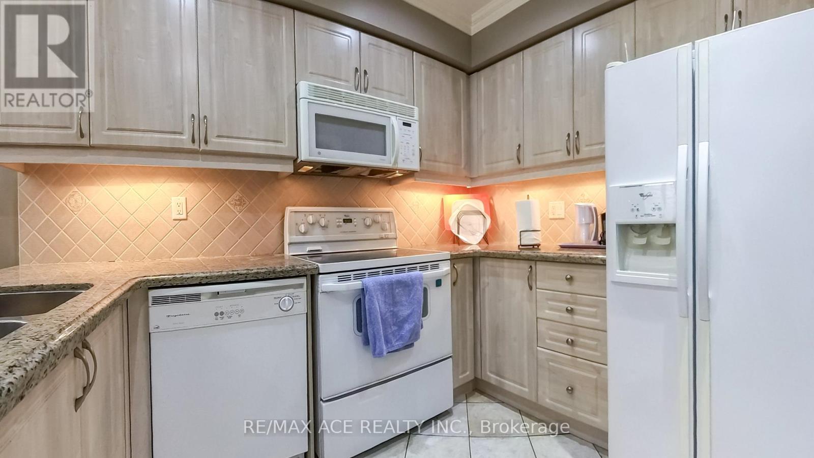 873 Fable Crescent, Mississauga, Ontario  L5W 1R4 - Photo 11 - W12470190