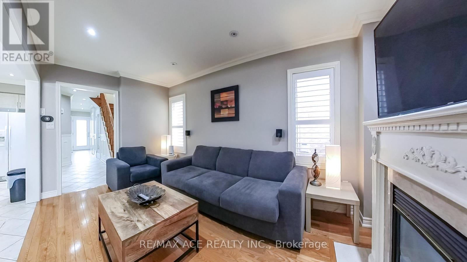 873 Fable Crescent, Mississauga, Ontario  L5W 1R4 - Photo 16 - W12470190