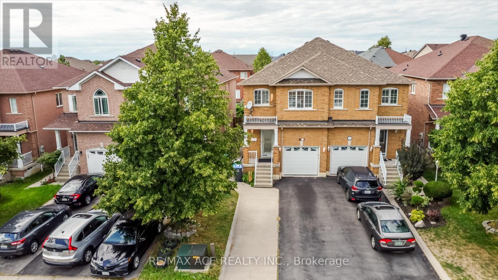 873 Fable Crescent, Mississauga, Ontario  L5W 1R4 - Photo 2 - W12470190
