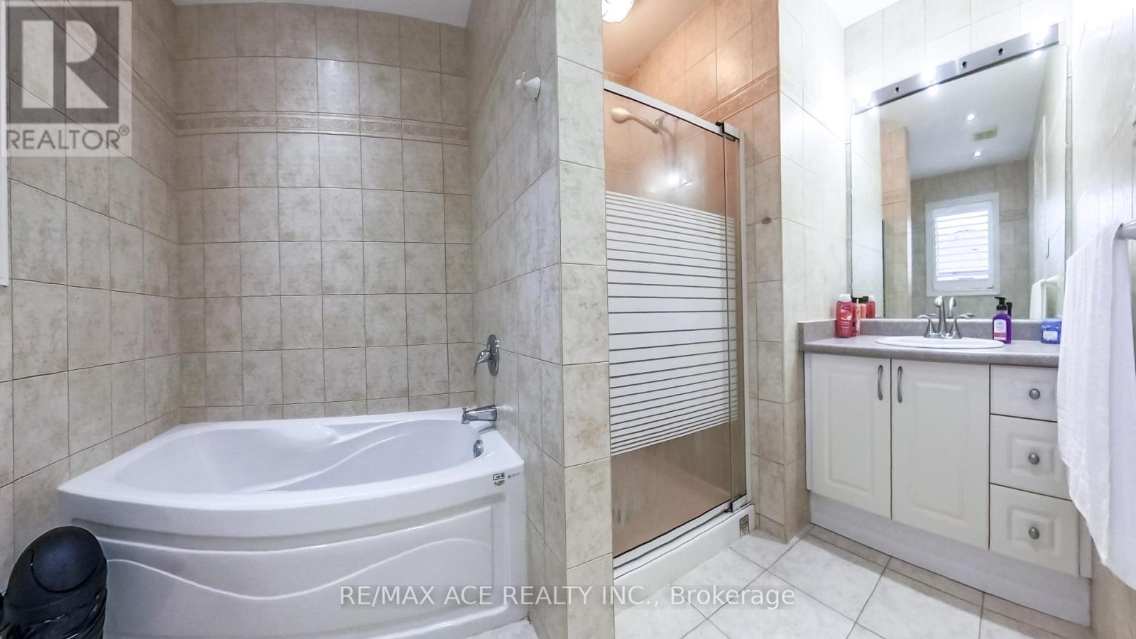 873 Fable Crescent, Mississauga, Ontario  L5W 1R4 - Photo 24 - W12470190
