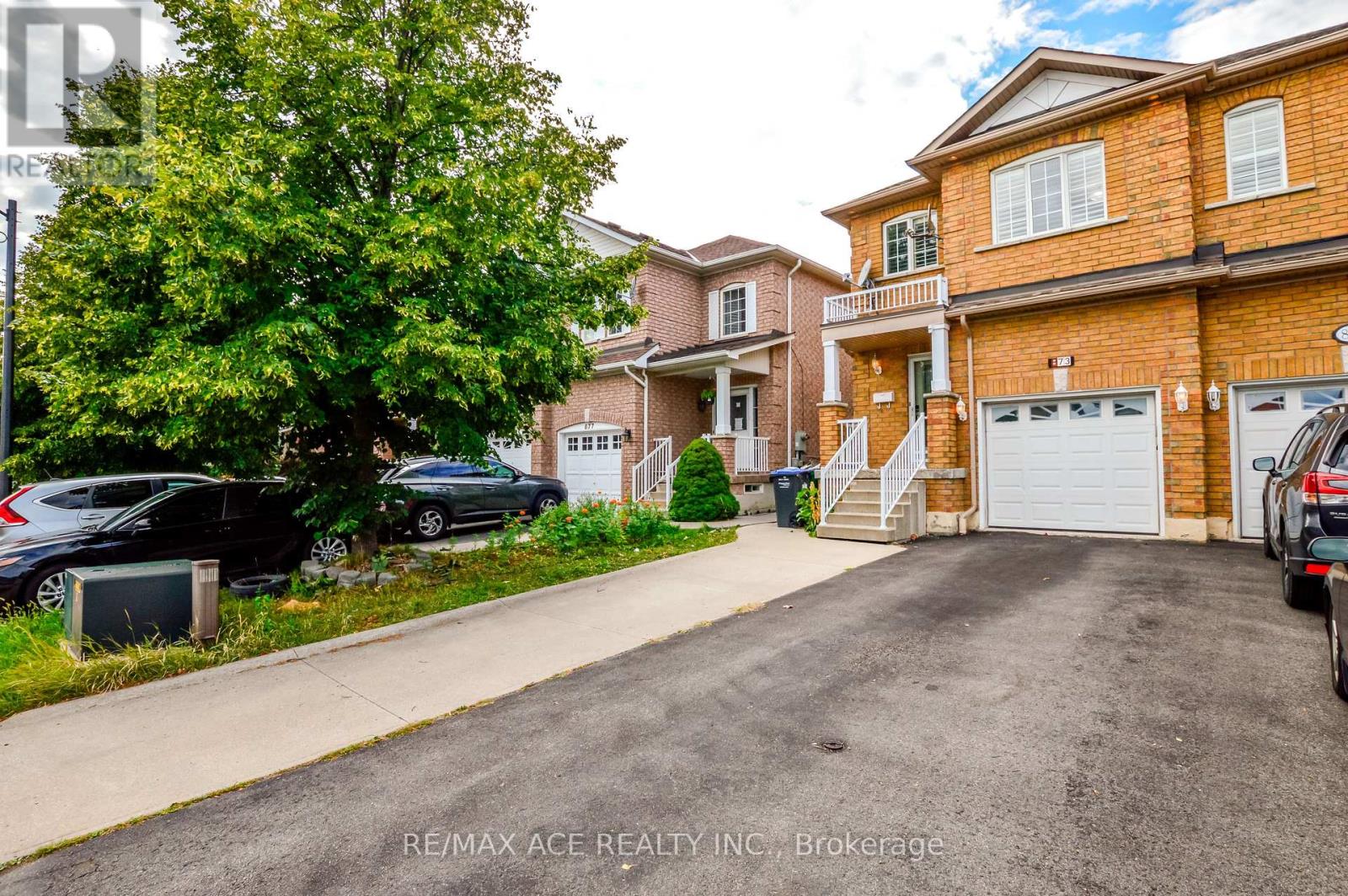 873 Fable Crescent, Mississauga, Ontario  L5W 1R4 - Photo 3 - W12470190