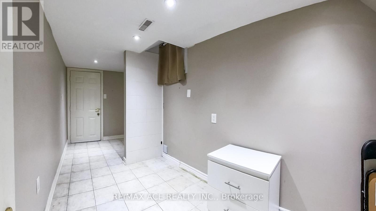 873 Fable Crescent, Mississauga, Ontario  L5W 1R4 - Photo 35 - W12470190