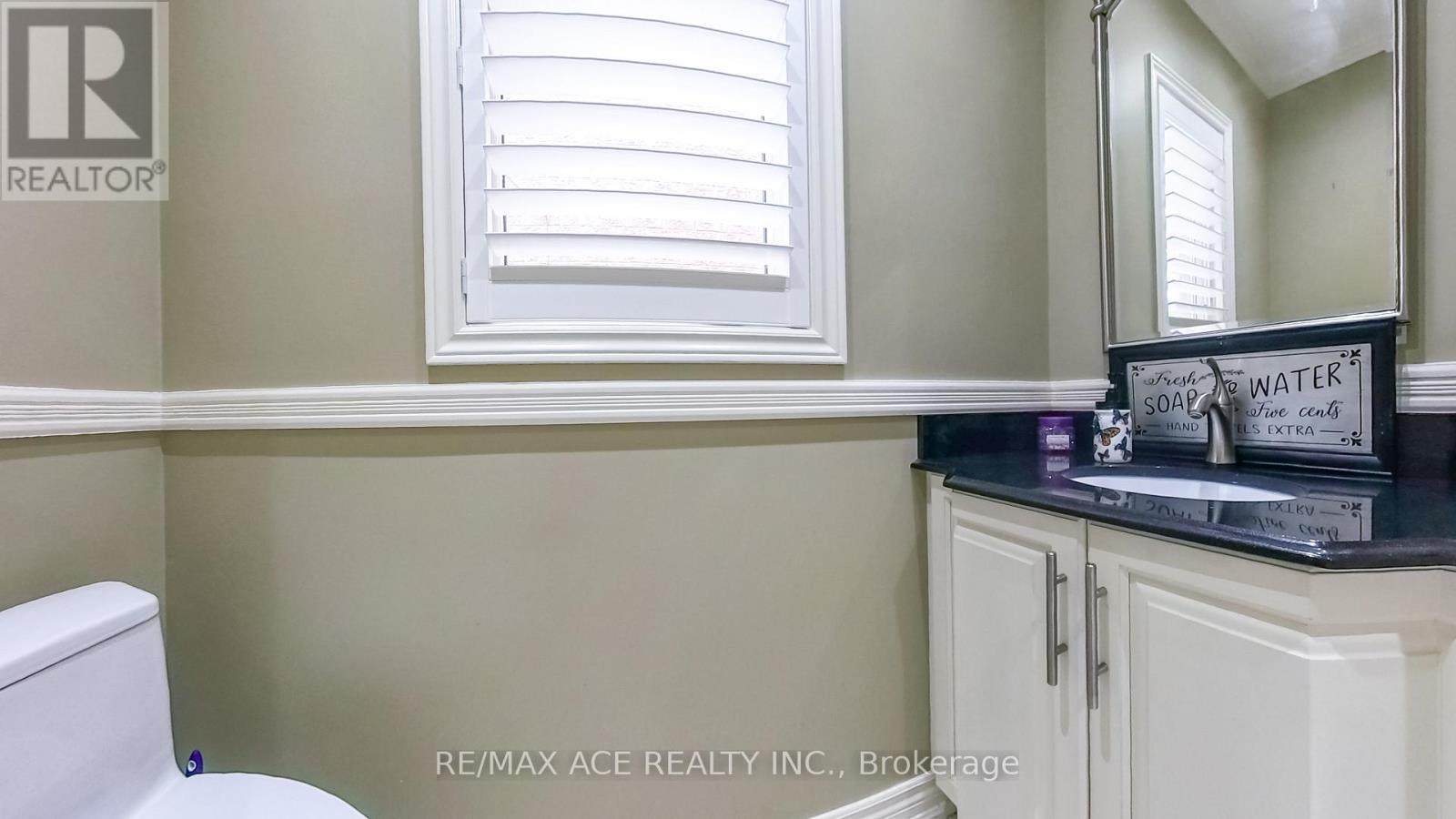873 Fable Crescent, Mississauga, Ontario  L5W 1R4 - Photo 7 - W12470190