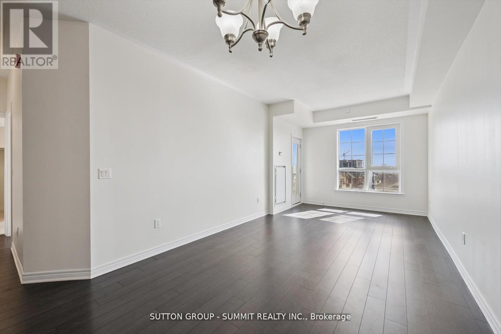 433 - 216 Oak Park Boulevard, Oakville, Ontario  L6H 7S8 - Photo 12 - W12470195