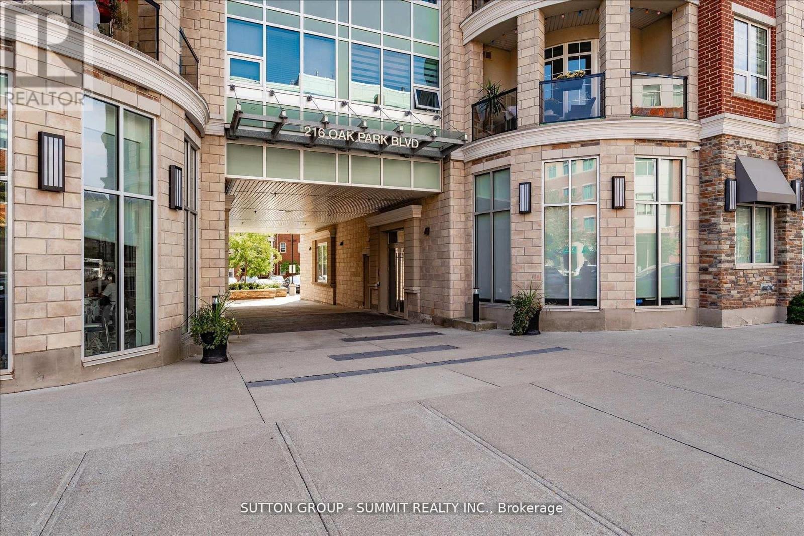 433 - 216 Oak Park Boulevard, Oakville, Ontario  L6H 7S8 - Photo 2 - W12470195