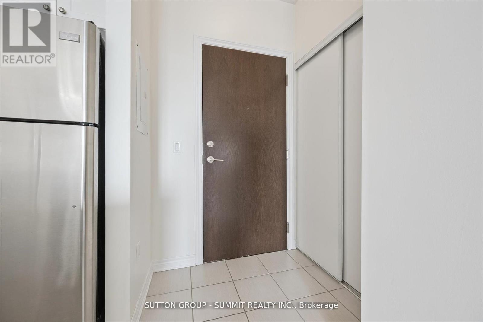 433 - 216 Oak Park Boulevard, Oakville, Ontario  L6H 7S8 - Photo 6 - W12470195