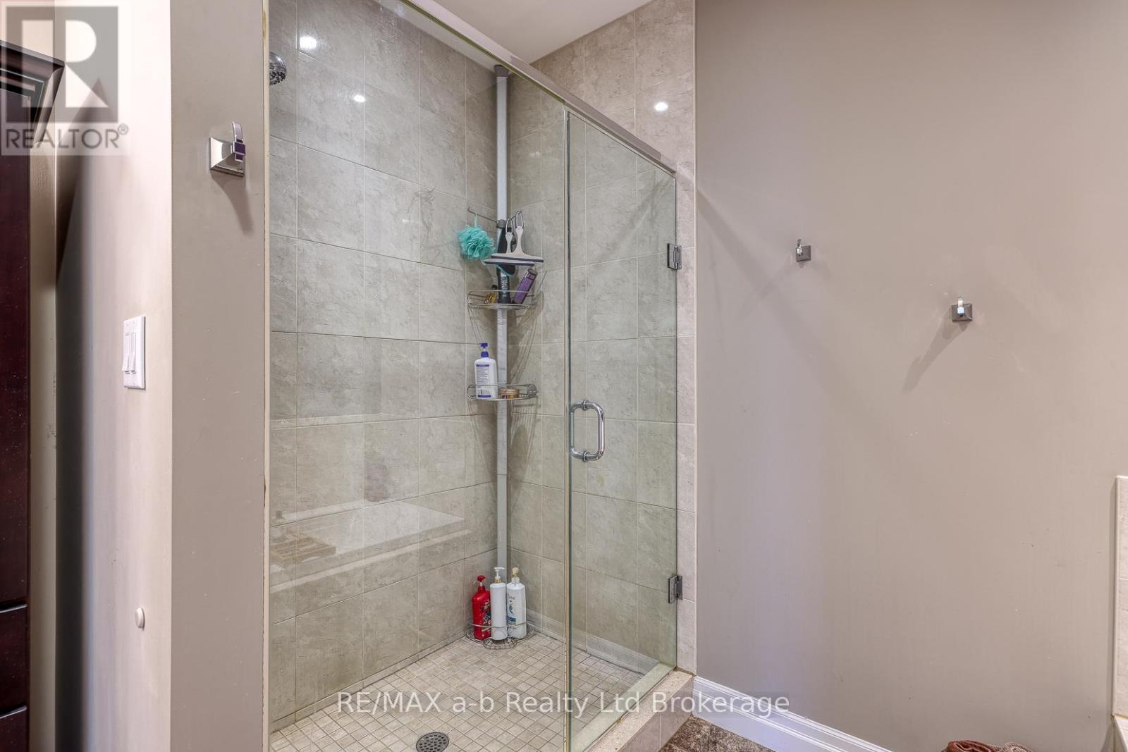 111 King Street East, Unit 22 Street, Ingersoll, Ontario  N5C 1G8 - Photo 30 - X12470211