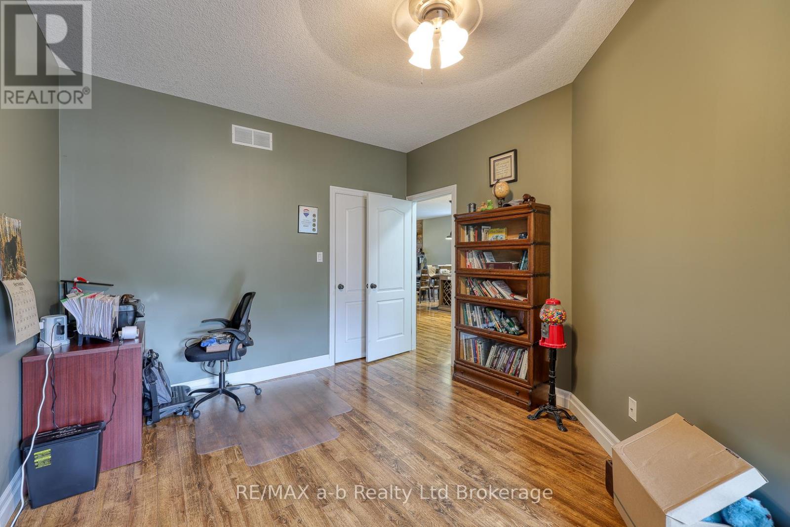 111 King Street East, Unit 22 Street, Ingersoll, Ontario  N5C 1G8 - Photo 32 - X12470211