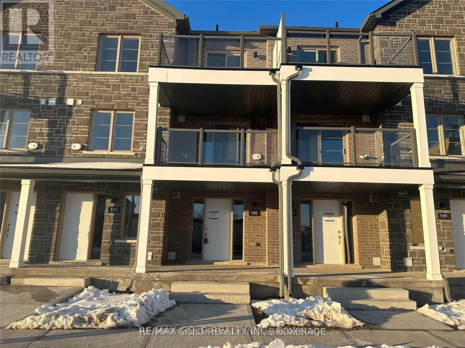 195 WEST OAK TRAIL, Kitchener, Ontario