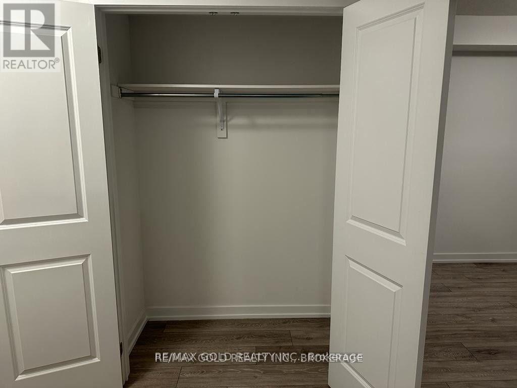 195 West Oak Trail, Kitchener, Ontario  N2R 0R9 - Photo 11 - X12470157