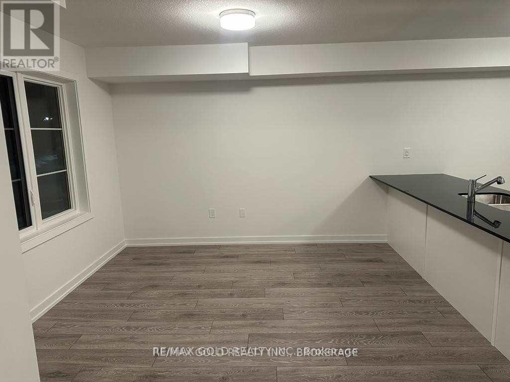195 West Oak Trail, Kitchener, Ontario  N2R 0R9 - Photo 12 - X12470157