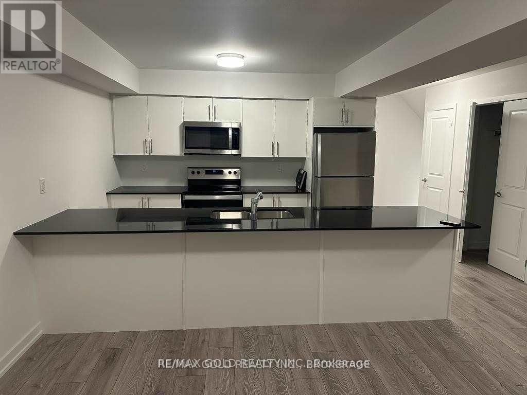 195 West Oak Trail, Kitchener, Ontario  N2R 0R9 - Photo 13 - X12470157