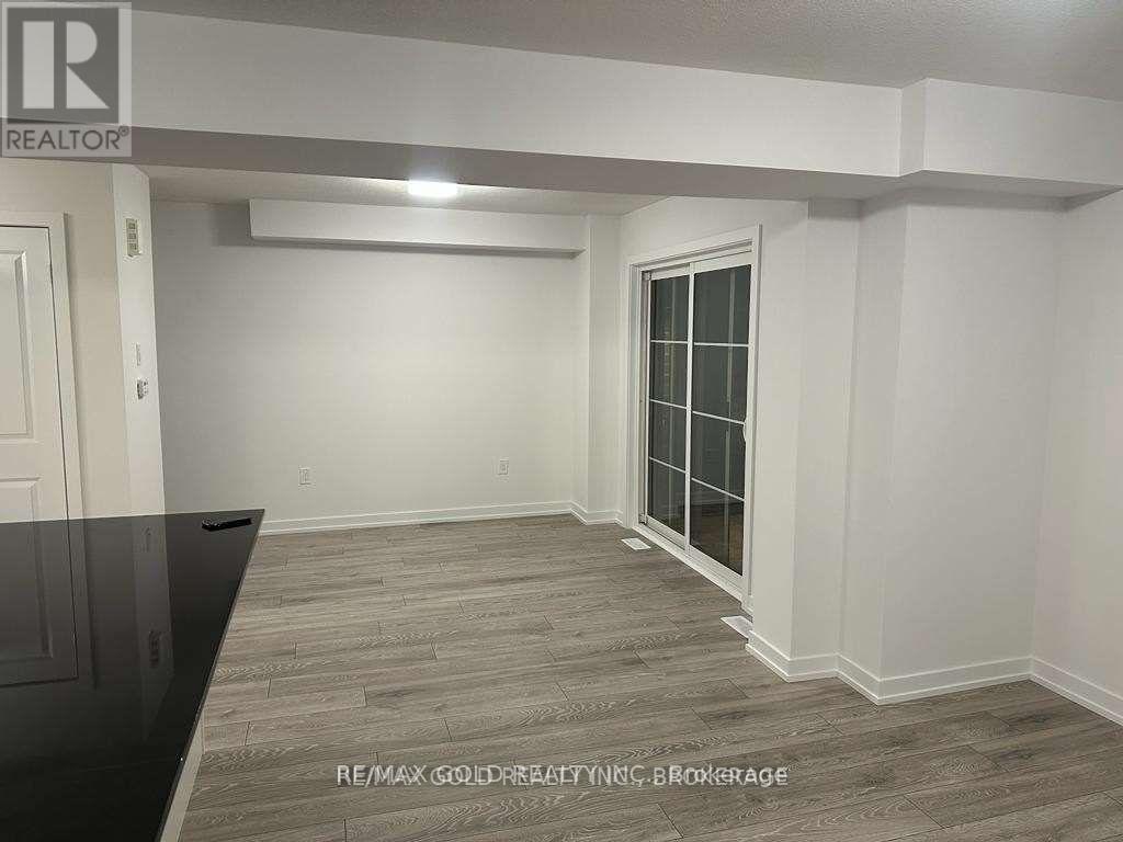 195 West Oak Trail, Kitchener, Ontario  N2R 0R9 - Photo 14 - X12470157