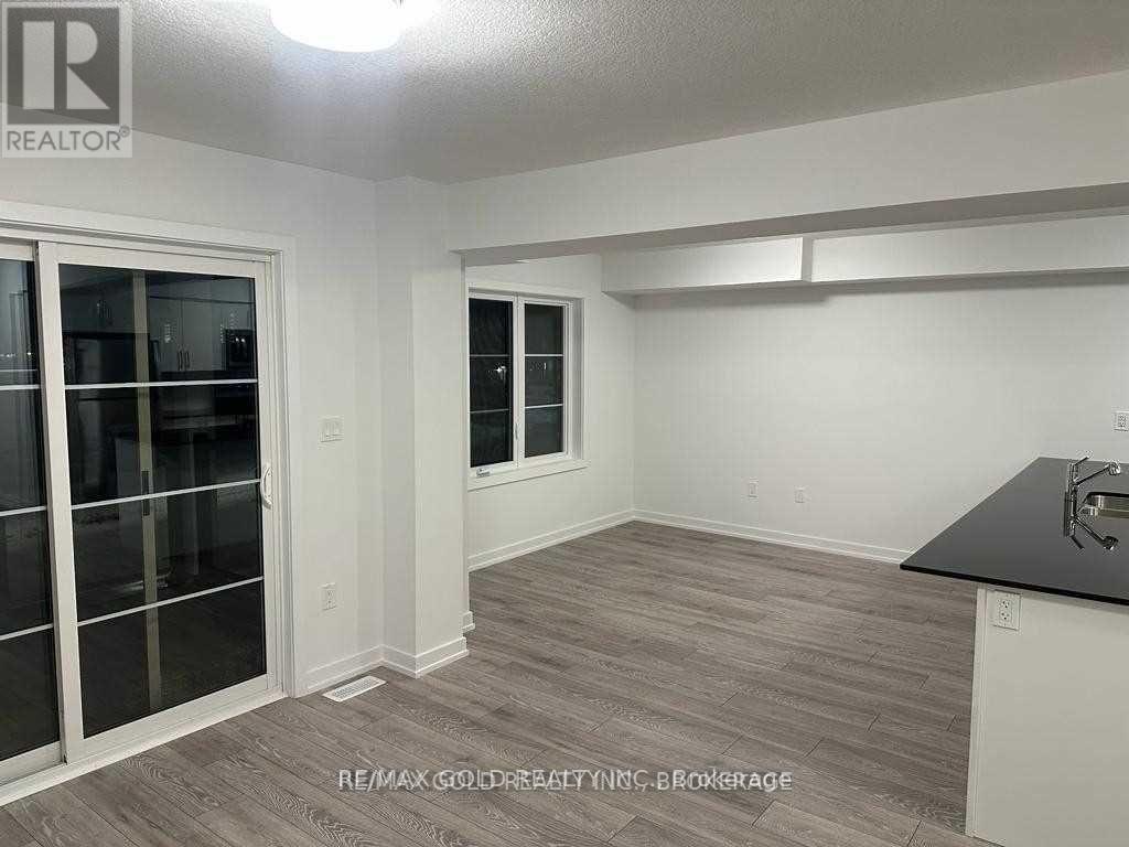 195 West Oak Trail, Kitchener, Ontario  N2R 0R9 - Photo 15 - X12470157