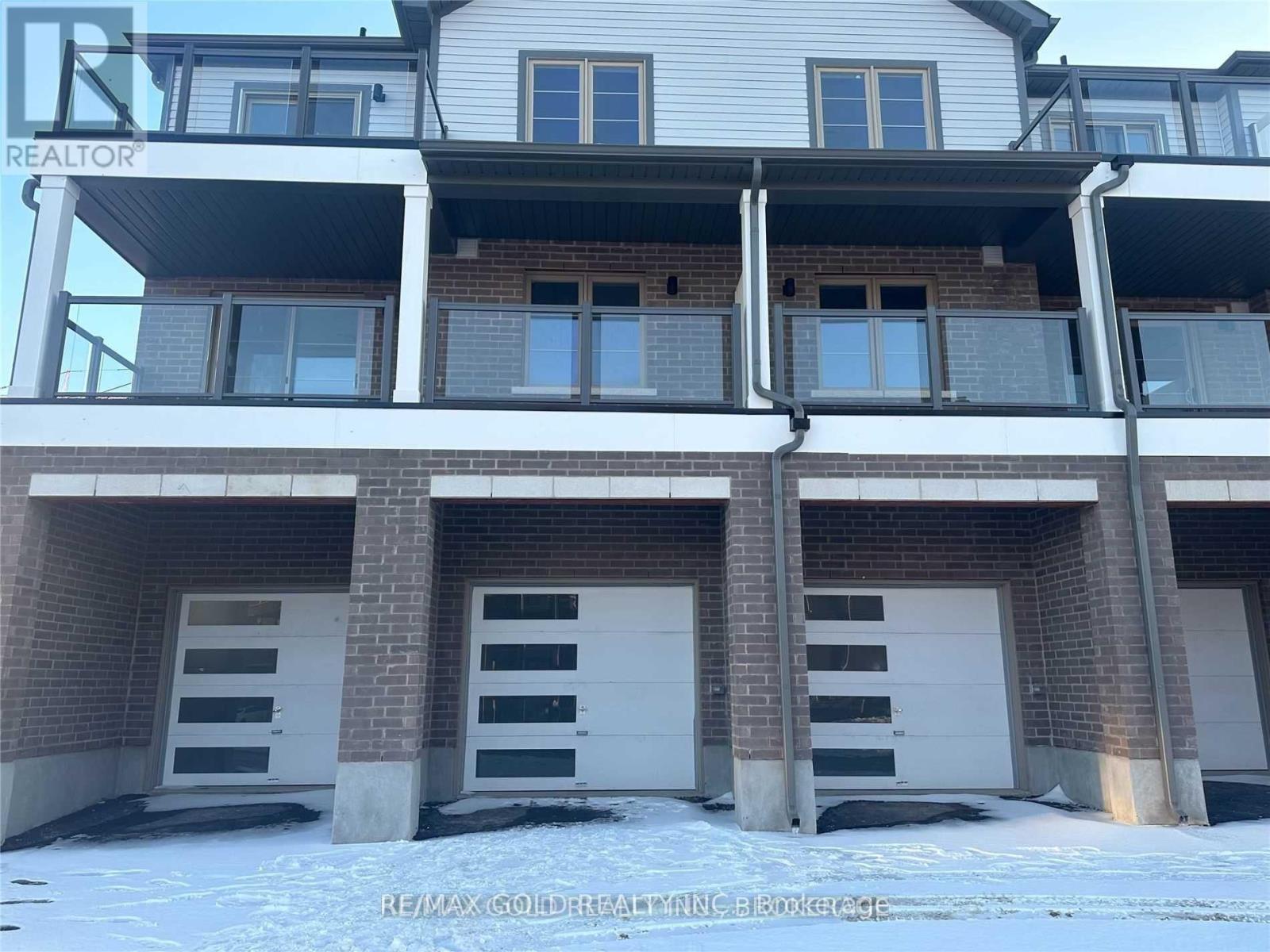 195 West Oak Trail, Kitchener, Ontario  N2R 0R9 - Photo 2 - X12470157