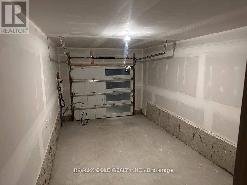 195 West Oak Trail, Kitchener, Ontario  N2R 0R9 - Photo 3 - X12470157