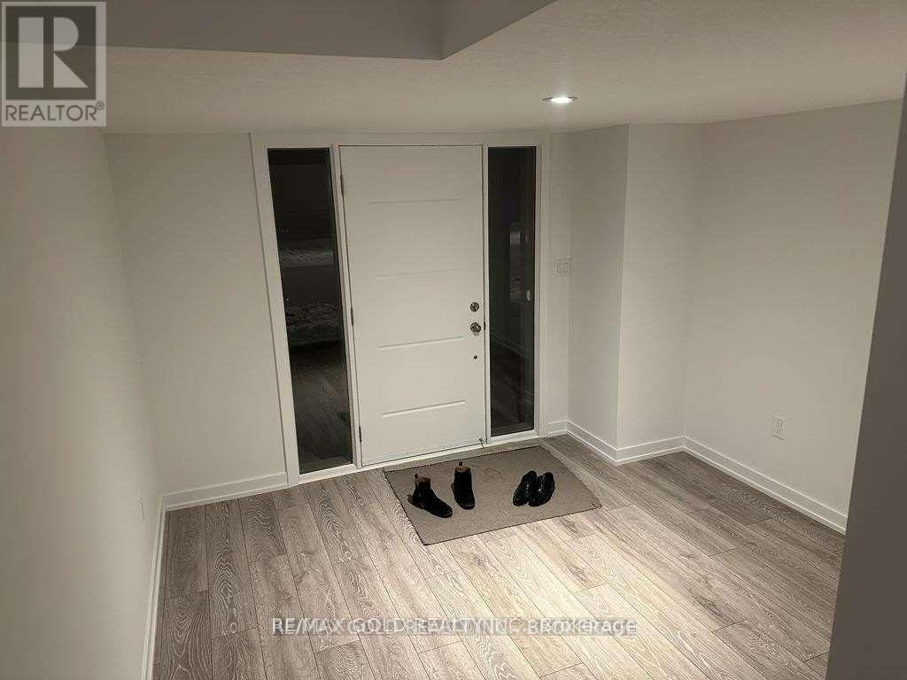 195 West Oak Trail, Kitchener, Ontario  N2R 0R9 - Photo 5 - X12470157