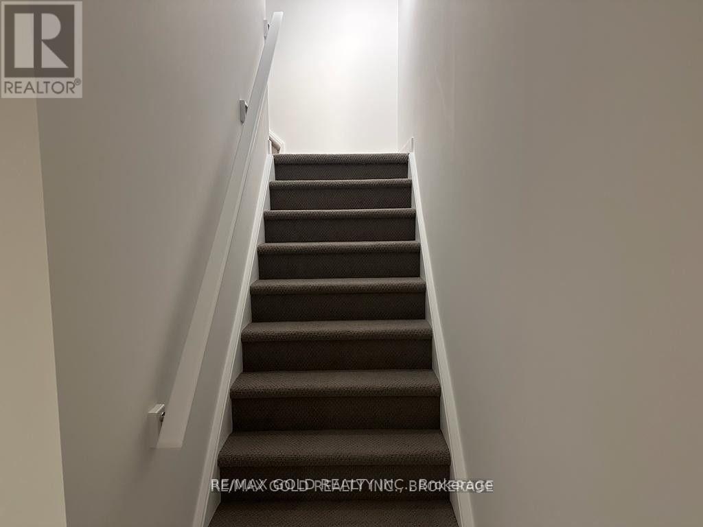 195 West Oak Trail, Kitchener, Ontario  N2R 0R9 - Photo 6 - X12470157