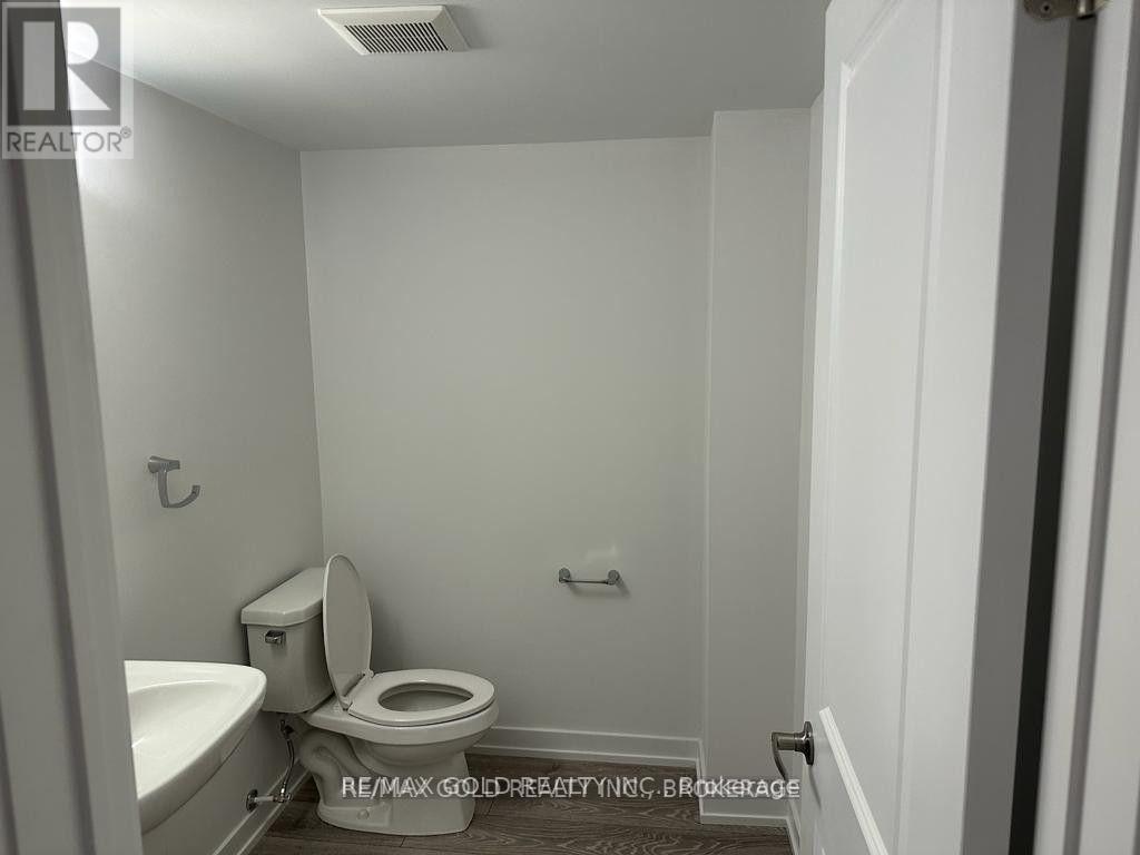 195 West Oak Trail, Kitchener, Ontario  N2R 0R9 - Photo 7 - X12470157