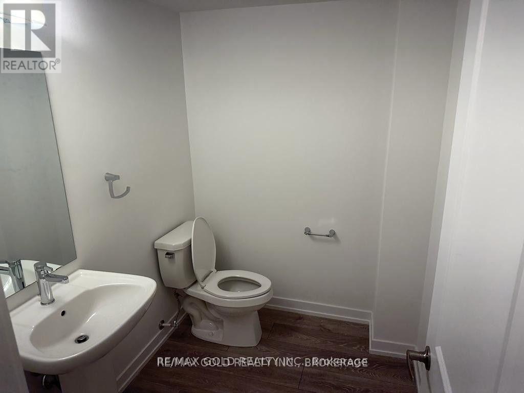 195 West Oak Trail, Kitchener, Ontario  N2R 0R9 - Photo 8 - X12470157