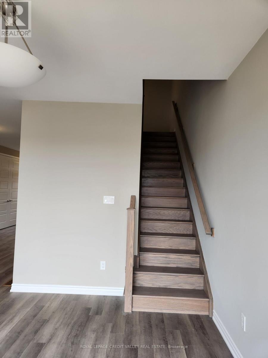 46 Forestwalk Street, Kitchener, Ontario  N2R 0S2 - Photo 12 - X12470170