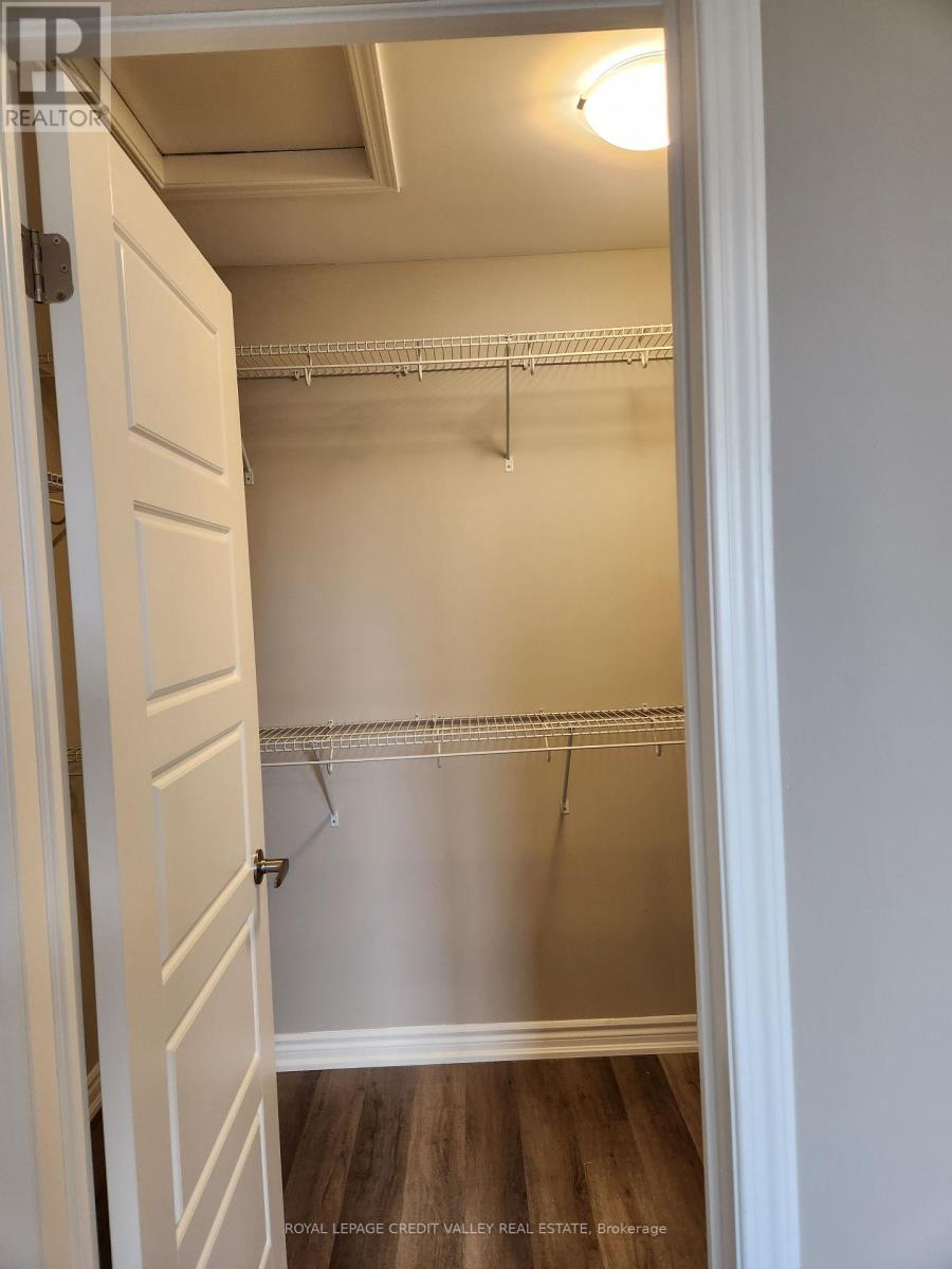 46 Forestwalk Street, Kitchener, Ontario  N2R 0S2 - Photo 17 - X12470170