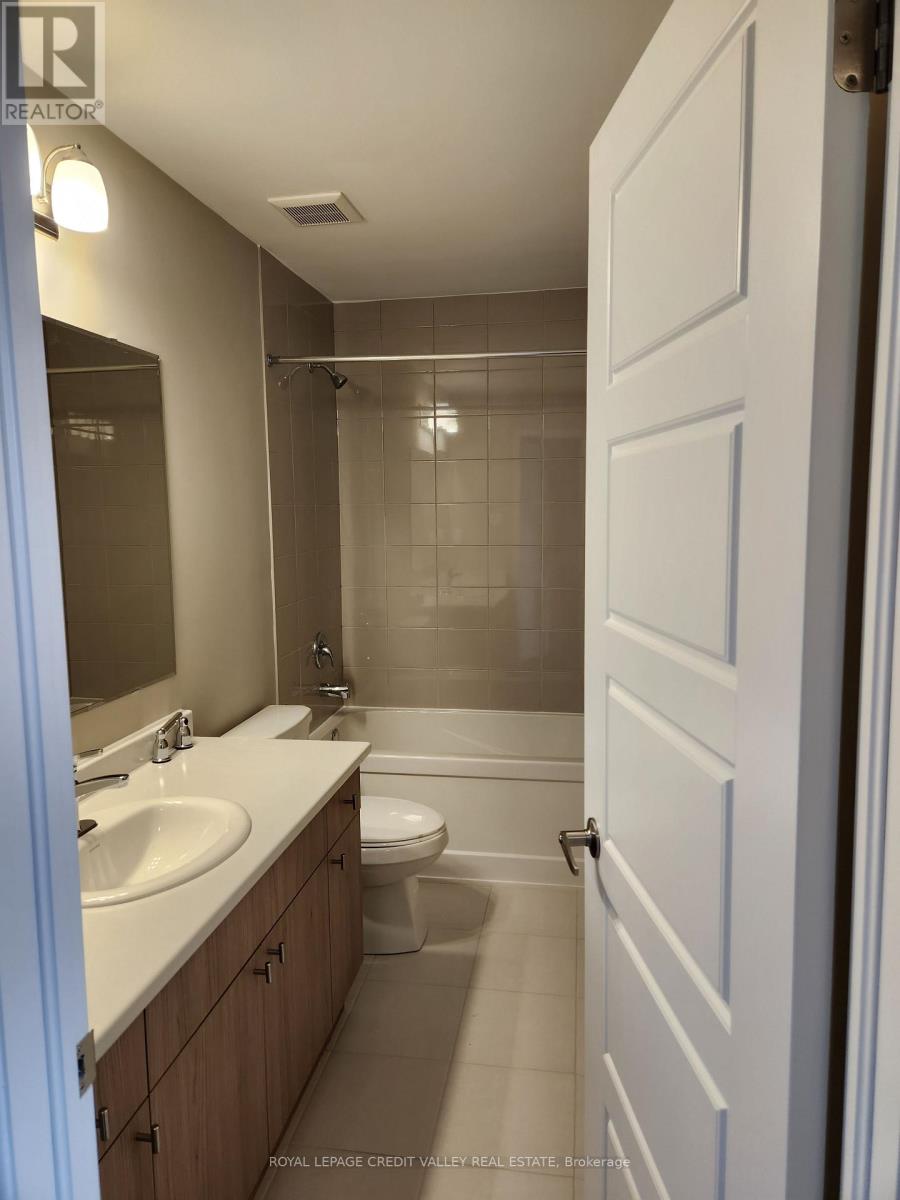 46 Forestwalk Street, Kitchener, Ontario  N2R 0S2 - Photo 21 - X12470170