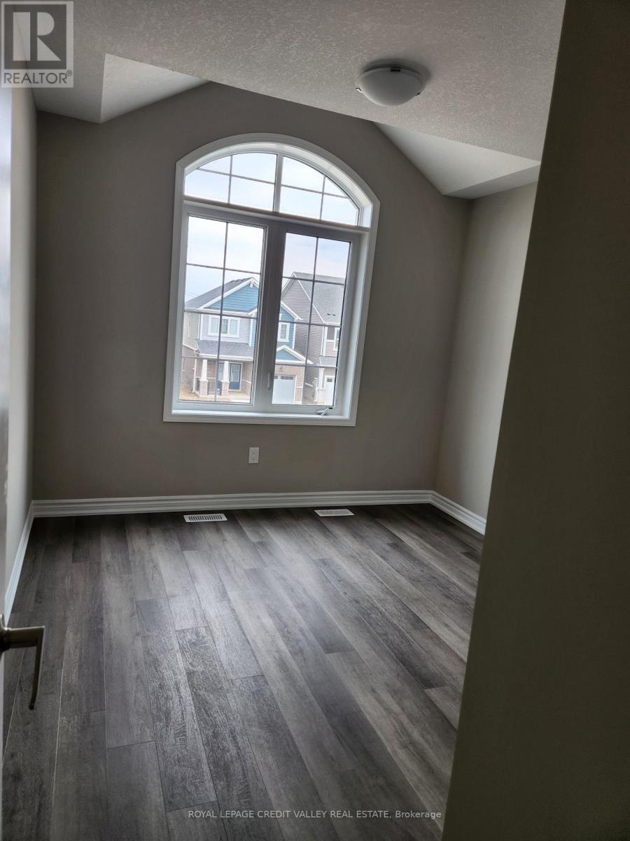 46 Forestwalk Street, Kitchener, Ontario  N2R 0S2 - Photo 23 - X12470170