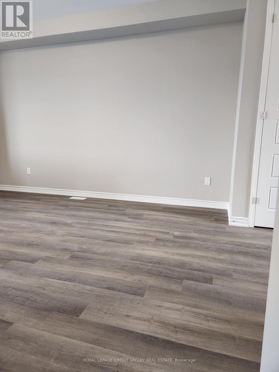 46 Forestwalk Street, Kitchener, Ontario  N2R 0S2 - Photo 3 - X12470170