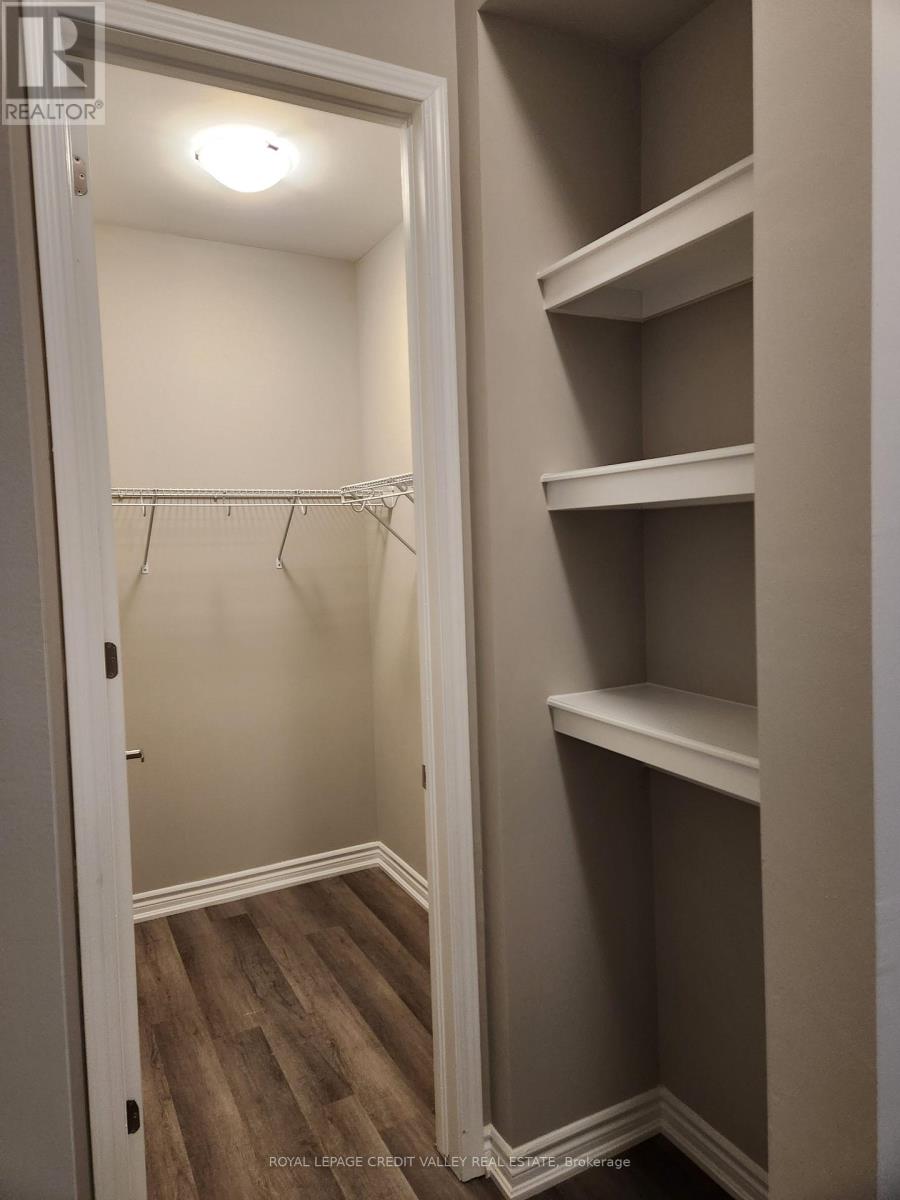 46 Forestwalk Street, Kitchener, Ontario  N2R 0S2 - Photo 4 - X12470170