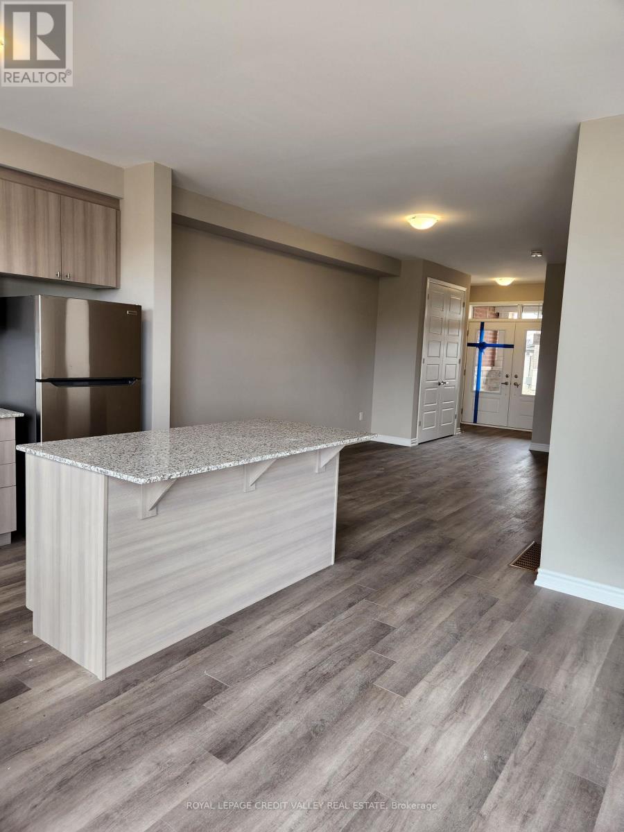 46 Forestwalk Street, Kitchener, Ontario  N2R 0S2 - Photo 5 - X12470170