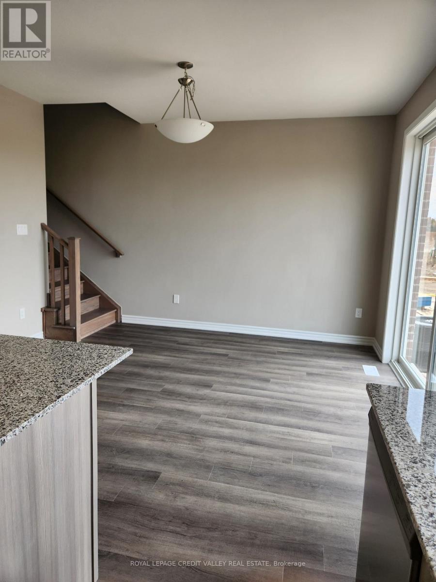 46 Forestwalk Street, Kitchener, Ontario  N2R 0S2 - Photo 8 - X12470170