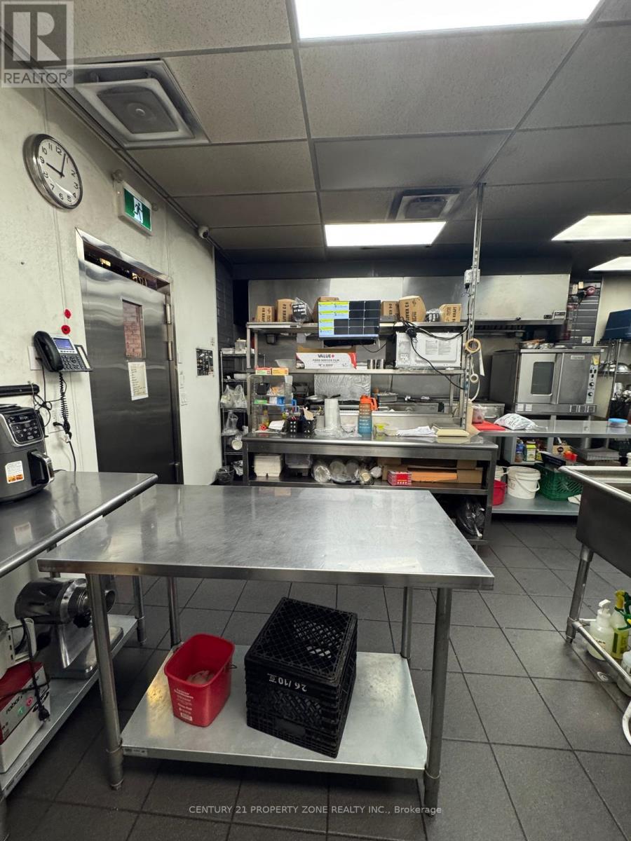 11 - 101 Hazelglen Drive, Kitchener, Ontario  N2M 5A2 - Photo 6 - X12470189