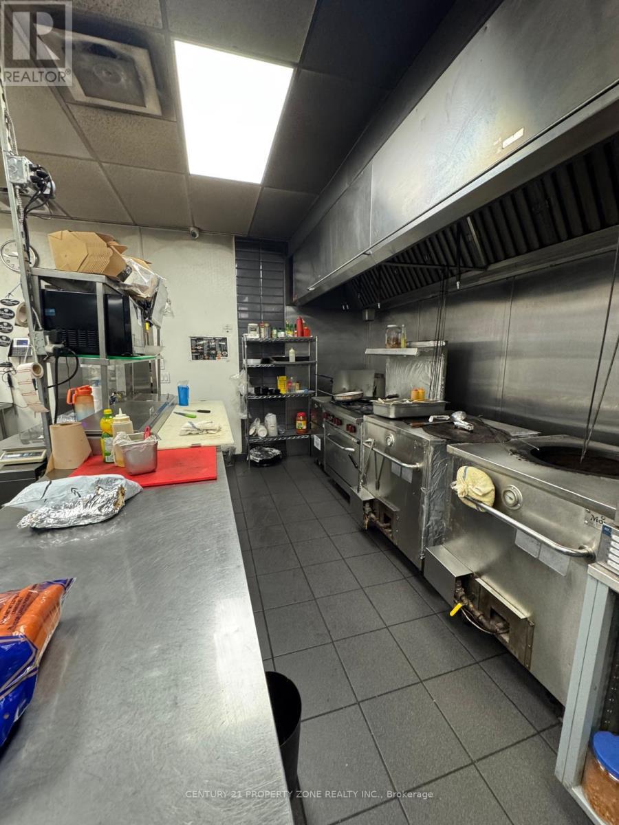 11 - 101 Hazelglen Drive, Kitchener, Ontario  N2M 5A2 - Photo 7 - X12470189