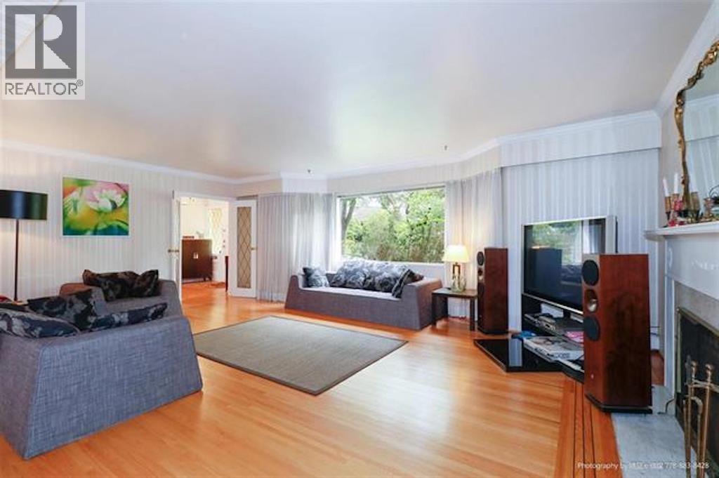 2025 W 29th, Vancouver, British Columbia  V6J 2C9 - Photo 4 - R3059792