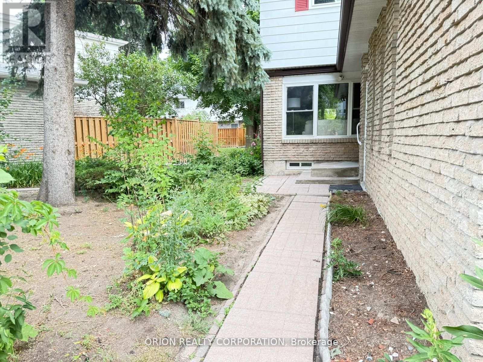 20 Antibes Drive, Toronto, Ontario  M2R 3K3 - Photo 2 - C12470219