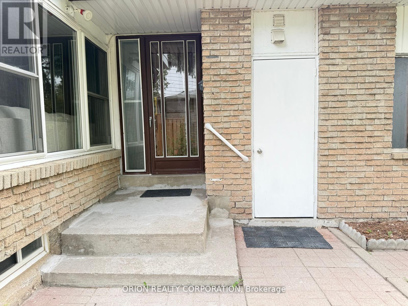 20 Antibes Drive, Toronto, Ontario  M2R 3K3 - Photo 3 - C12470219