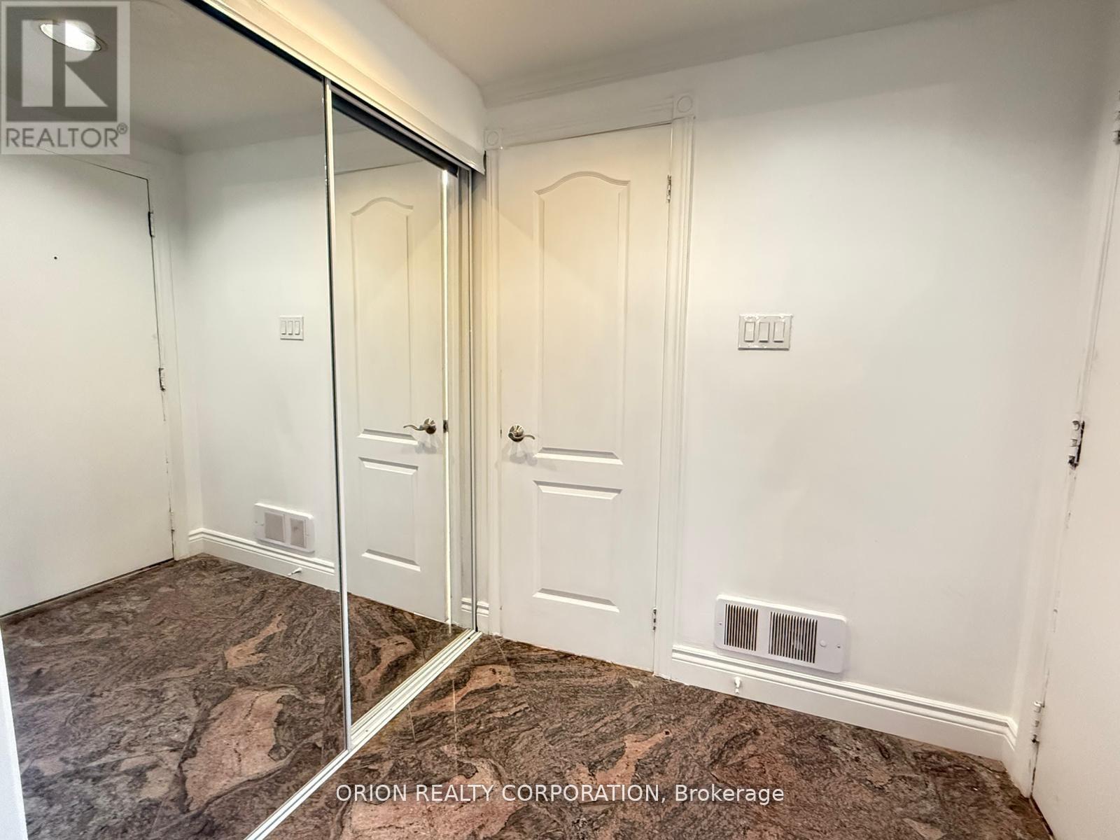 20 Antibes Drive, Toronto, Ontario  M2R 3K3 - Photo 4 - C12470219